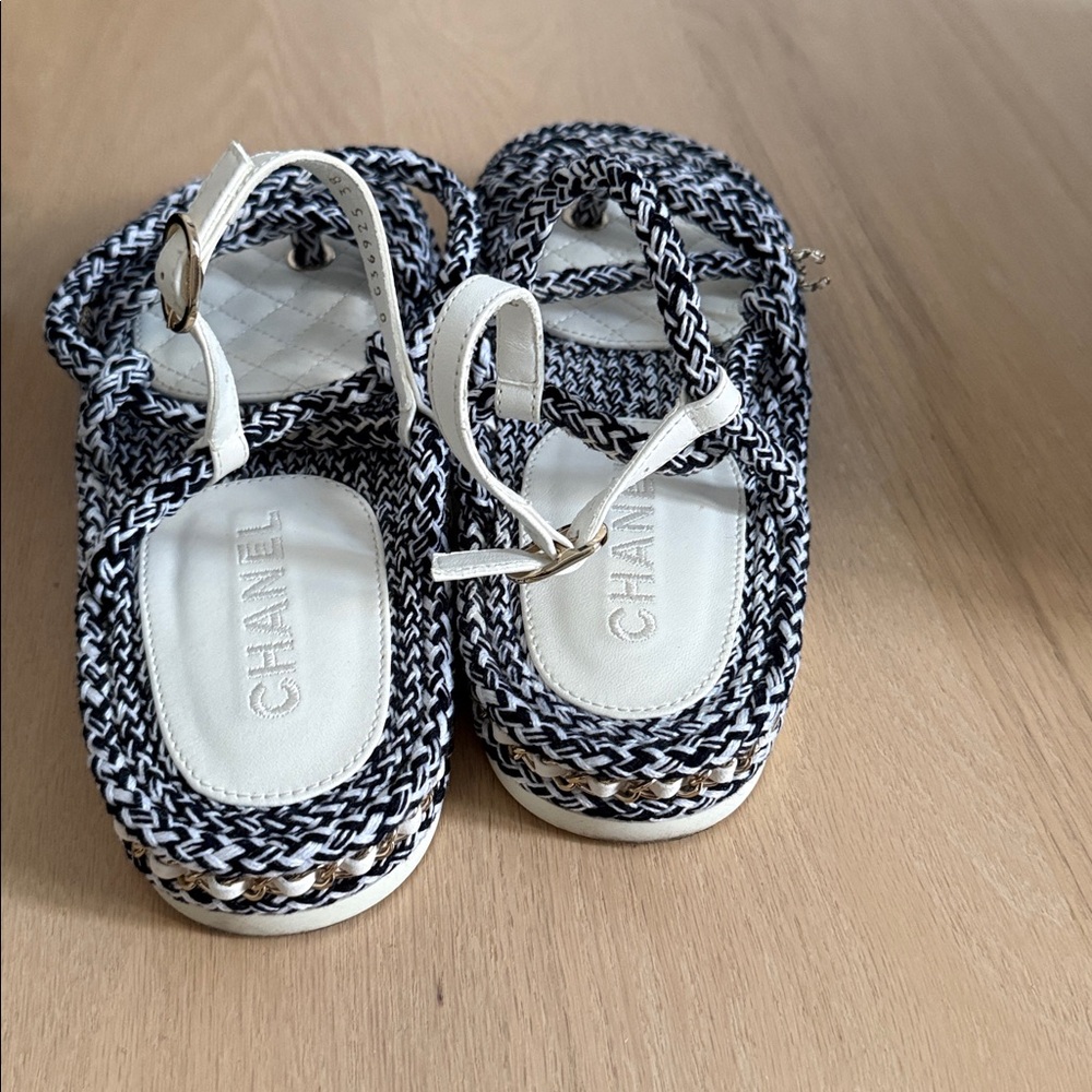 Chanel sandals - Picture 2 of 5